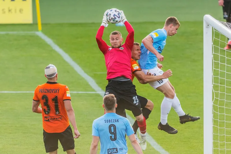 Pilka nozna. Fortuna I liga. Stomil Olsztyn - Chrobry Glogow. 02.06.2020