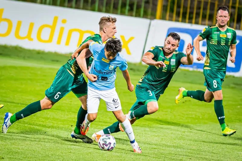 Pilka nozna. Fortuna I liga. Stomil Olsztyn - Olimpia Grudziadz. 02.07.2020
