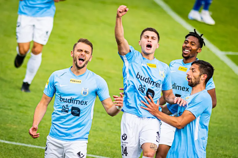 Pilka nozna. Fortuna I liga. Stomil Olsztyn - Miedz Legnica. 11.07.2020
