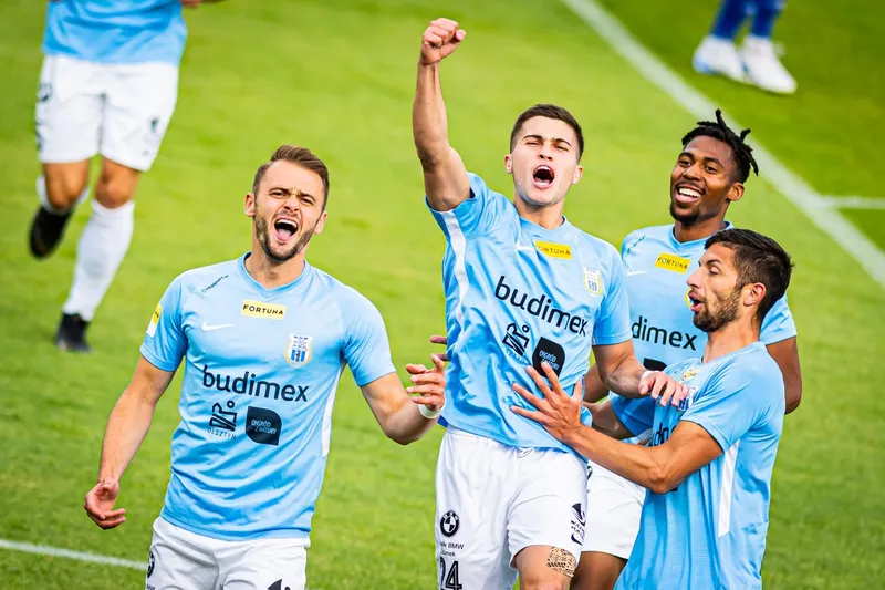 Pilka nozna. Fortuna I liga. Stomil Olsztyn - Miedz Legnica. 11.07.2020
