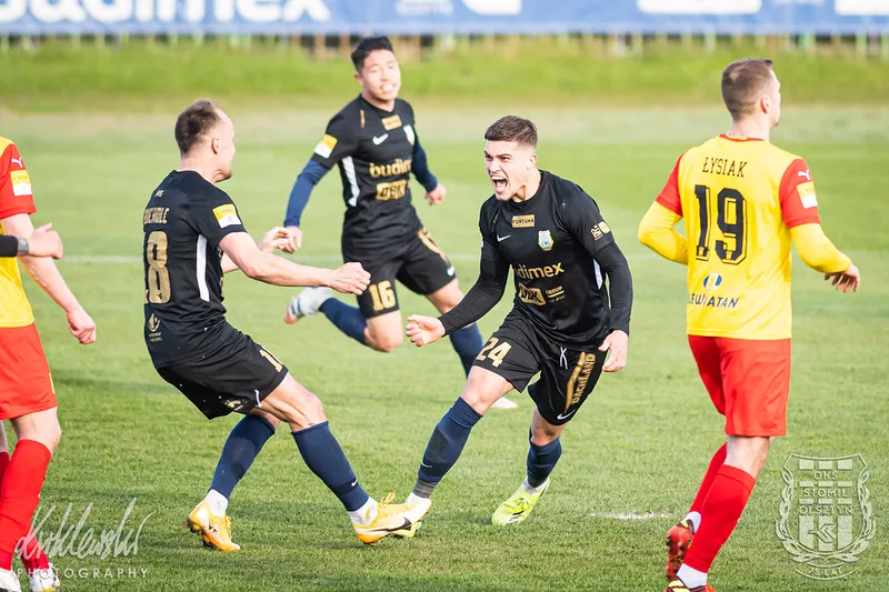 Pilka nozna. Fortuna I liga. Stomil Olsztyn - Korona Kielce. 28.04.2021