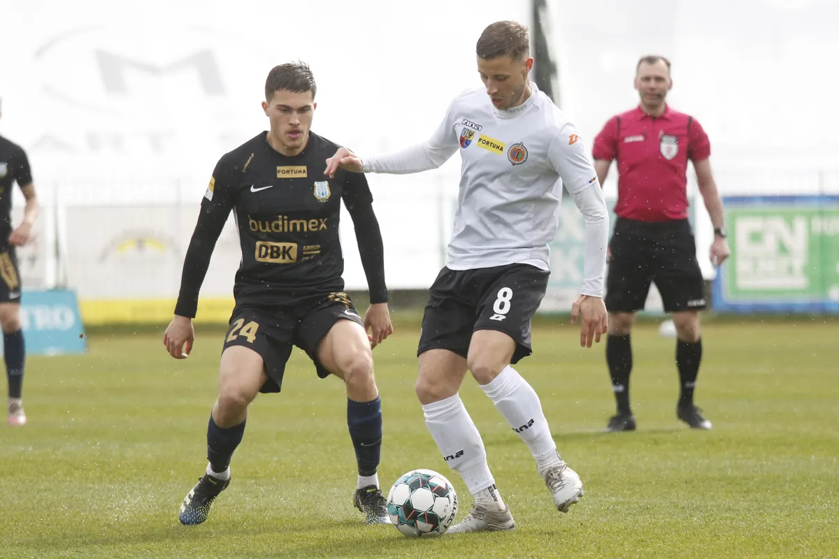 Jeden rzut karny niewykorzystany | Stomil - Chrobry 1:2