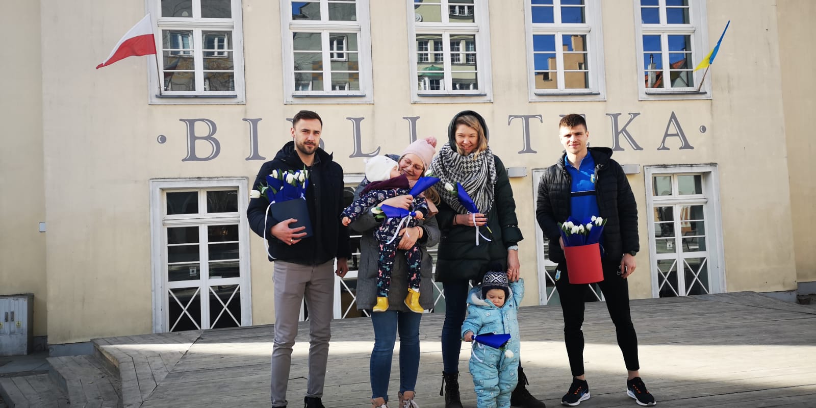 Kwiaty dla kobiet od piłkarzy Stomilu
