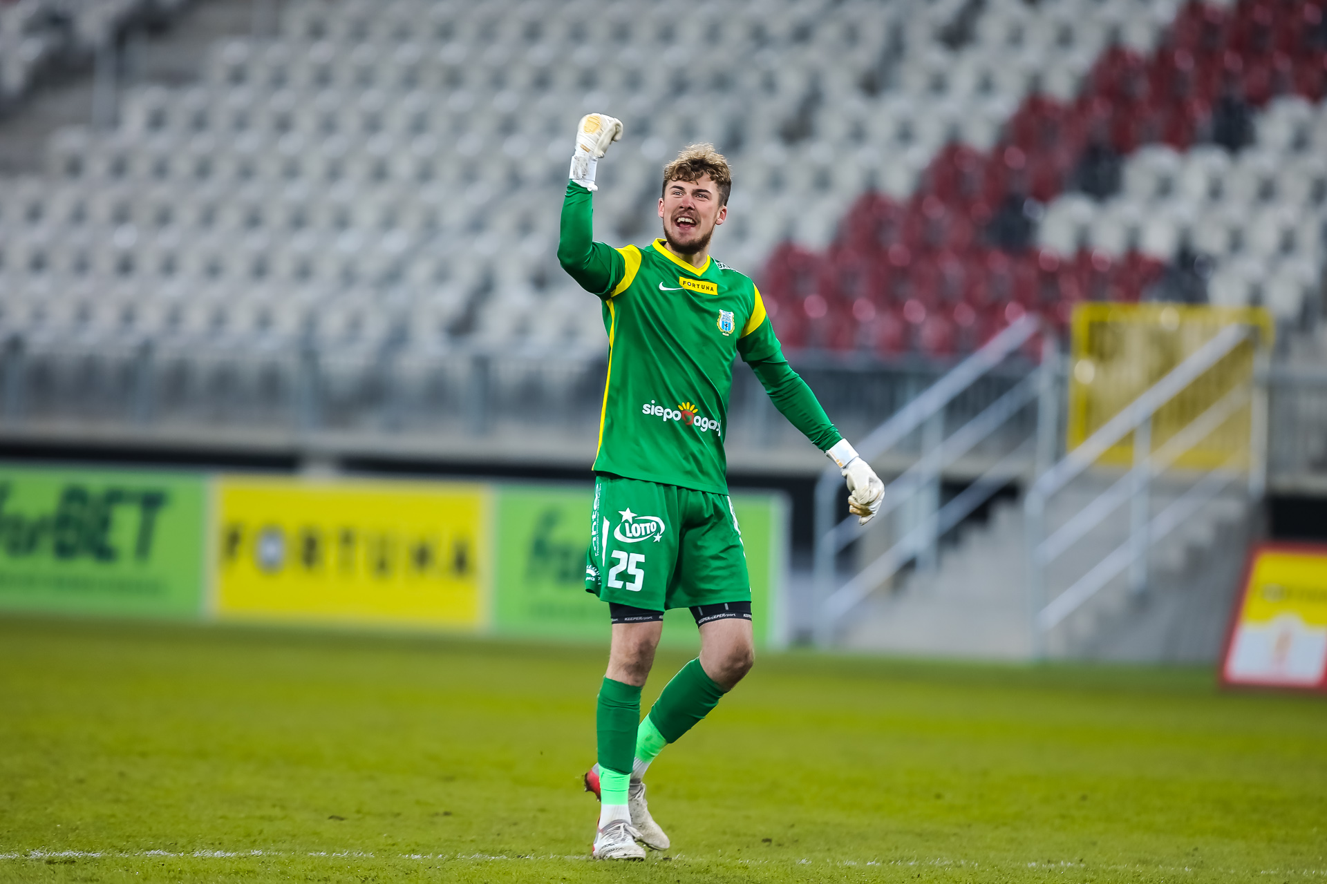 Reprezentacja Polski U20 przegrała z Czechami 0:2. Grał Kacper Tobiasz