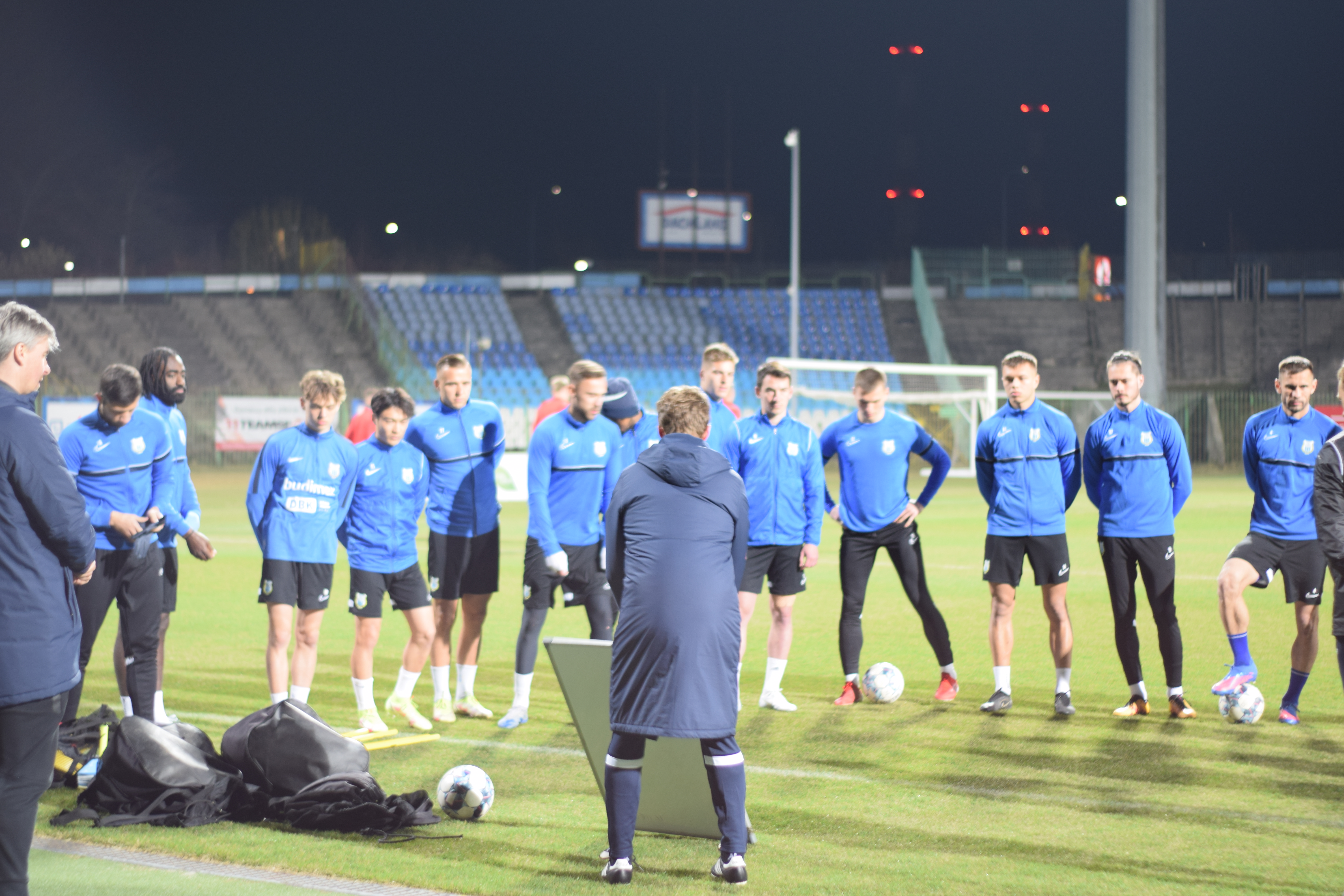 Wieczorny trening na głównej płycie