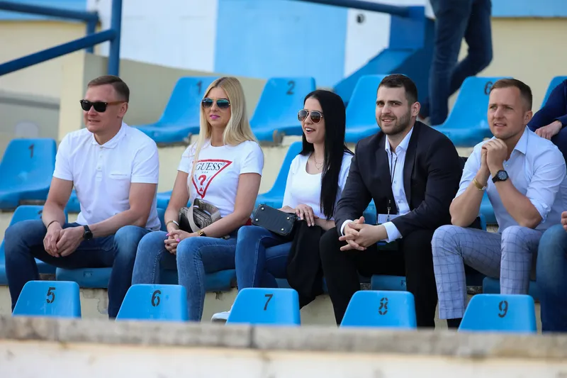 E97A8325