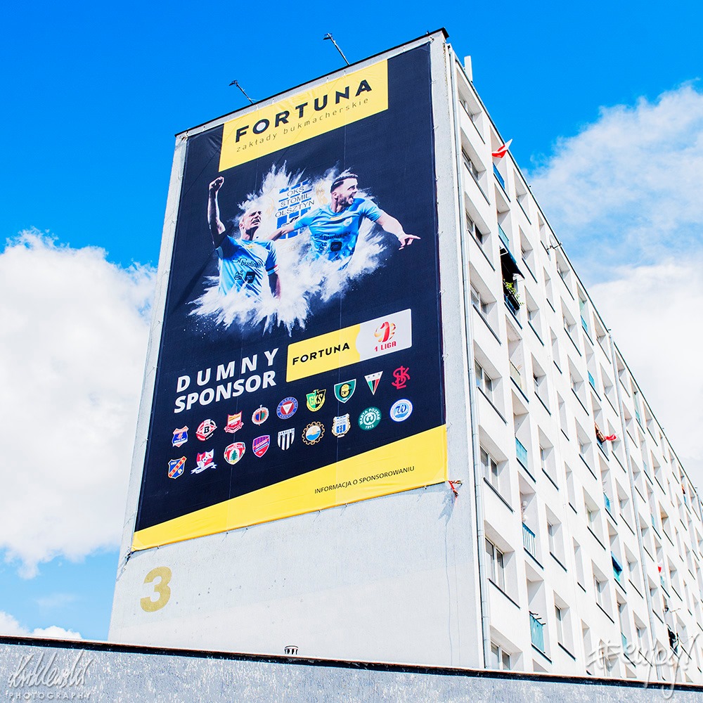 Piłkarze Stomilu na megaboardzie