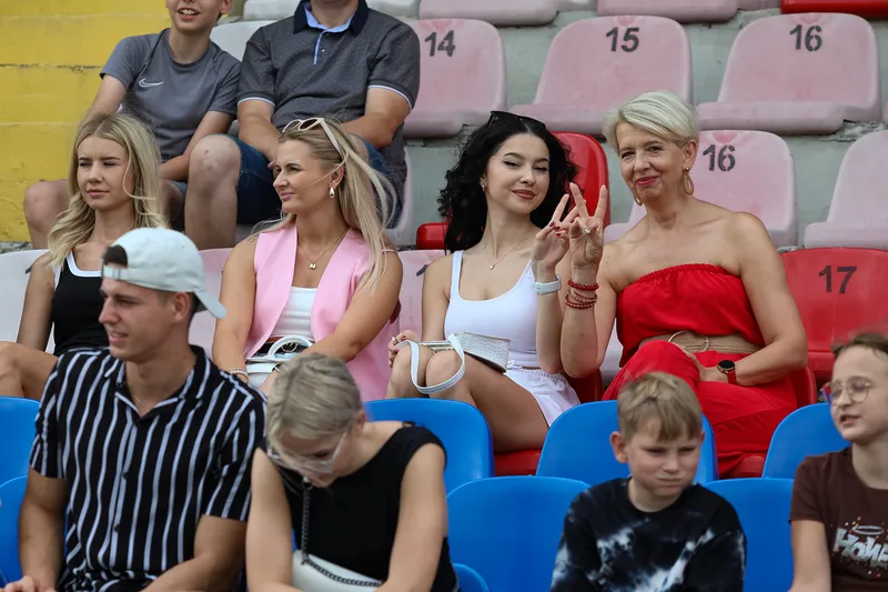 E97A8273
