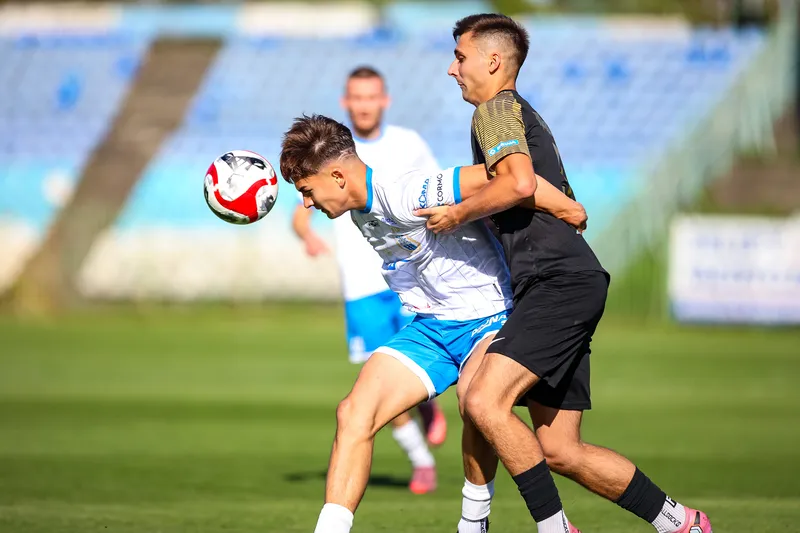 E97A1137