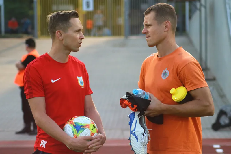 005
