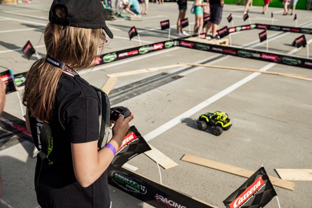 Miasteczko "CARRERA RC SHOW" podczas meczu ze Stalą Mielec