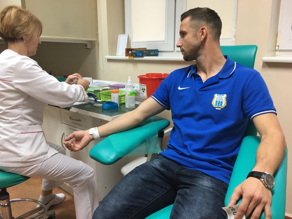 Bartłomiej Niedziela i Mateusz Centarski zachęcali do oddawania krwi